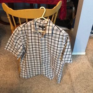 Men’s short sleeve button up